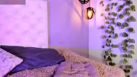 Nicolle online show from 06-26-26, 01:26