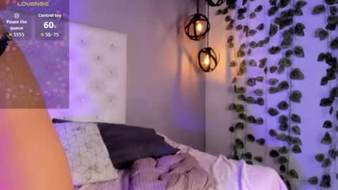 Nicolle online show from 07-09-26, 02:32