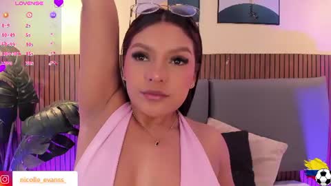 NICOLLE EVANS online show from 06-25-26, 12:20