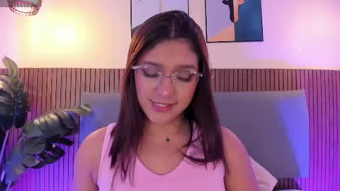 NICOLLE EVANS online show from 07-06-26, 12:13