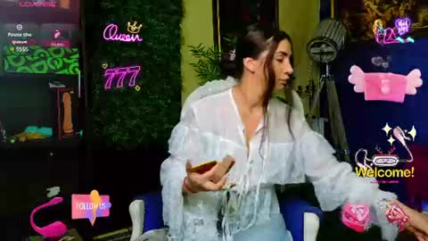 Nicolle online show from 07-24-26, 07:39