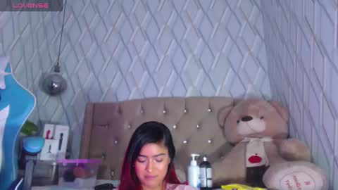 Nicolle Miley online show from 03-05-25, 05:18