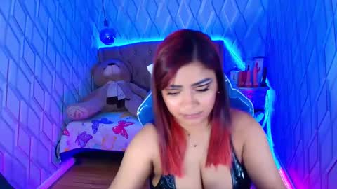 Nicolle Miley online show from 09-29-25, 03:22