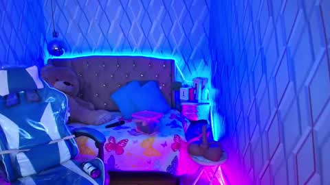 Nicolle Miley online show from 10-25-25, 03:14