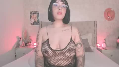 nicolstonee online show from 02-24-26, 01:58