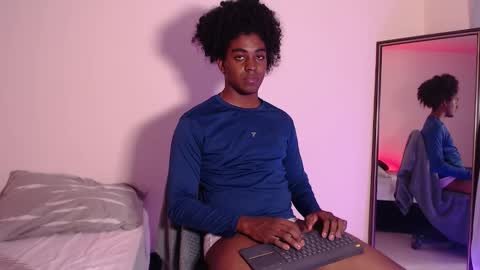 Snapshot of nicoymark1 chatting on 11-24-25, 05:18 Nico y Mark online show from 11-24-25, 05:18