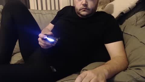 Snapshot of nielsgellen chatting on 01-16-25, 11:37 nielsgellen online show from 01-16-25, 11:37