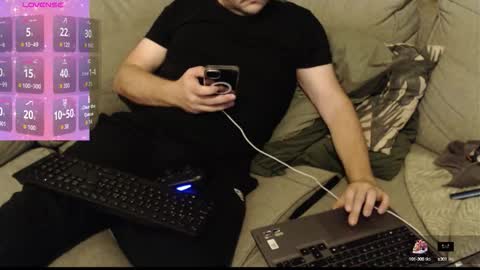 Snapshot of nielsgellen chatting on 10-11-25, 08:51 nielsgellen online show from 10-11-25, 08:51