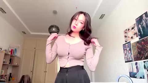 Snapshot of nievesshippey chatting on 03-19-26, 07:34 Hanna online show from 03-19-26, 07:34