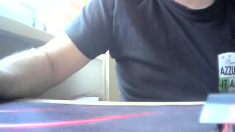 Snapshot of niewidoczny26 chatting on 03-08-25, 07:27 Niewidoczny online show from 03-08-25, 07:27