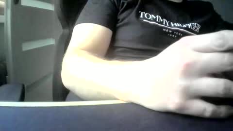 Snapshot of niewidoczny26 chatting on 02-08-26, 08:18 Niewidoczny online show from 02-08-26, 08:18