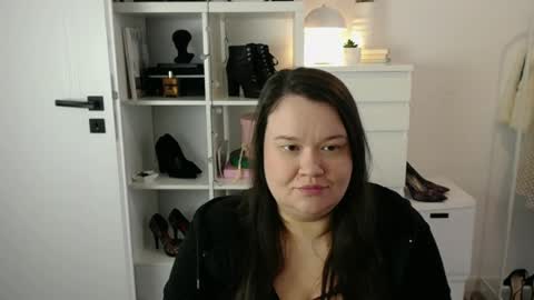 Holly online show from 04-09-26, 07:03