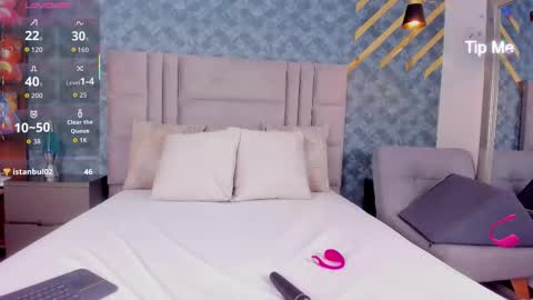 NiiaMoore online show from 10-16-25, 06:53