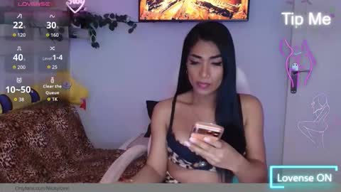 Nicolle Bustamante online show from 03-04-26, 08:04