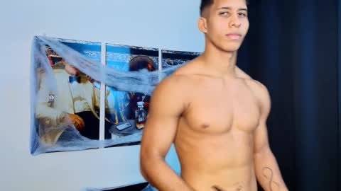 Snapshot of niico_santana chatting on 10-27-25, 09:30 Niico online show from 10-27-25, 09:30