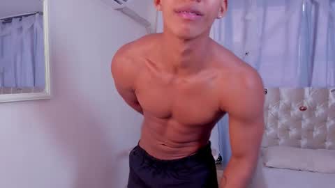 Snapshot of niico_santana chatting on 10-28-25, 07:49 Niico online show from 10-28-25, 07:49