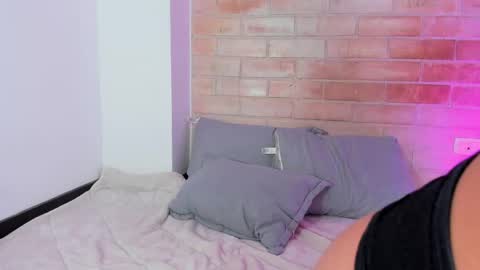 Niicole online show from 05-26-26, 01:01