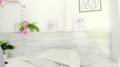 Snapshot of niicoleta chatting on 02-17-25, 10:47 Niicoleta online show from 02-17-25, 10:47