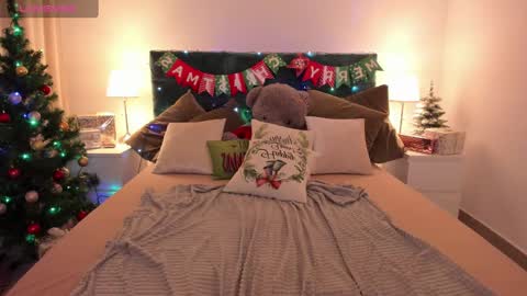 Snapshot of niiik_miiiki chatting on 12-30-24, 11:37 niiik_miiiki online show from 12-30-24, 11:37