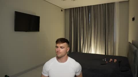 Snapshot of nik_sharp chatting on 05-19-26, 04:35 Nik online show from 05-19-26, 04:35