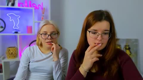 Snapshot of nika_still chatting on 12-18-25, 09:59 Little Angel online show from 12-18-25, 09:59