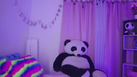 Snapshot of nikerly_hot chatting on 05-15-26, 11:28 NIKERLY online show from 05-15-26, 11:28