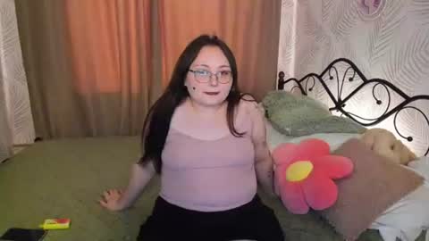 Snapshot of niki_glow chatting on 07-23-26, 01:58 Niki online show from 07-23-26, 01:58