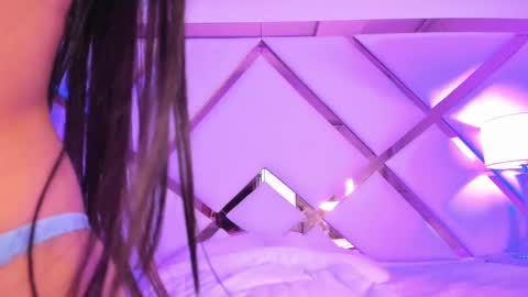 nikii_white online show from 02-14-25, 07:49