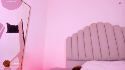 Snapshot of nikki_angel_ chatting on 02-14-26, 06:59 NIkki Angel online show from 02-14-26, 06:59