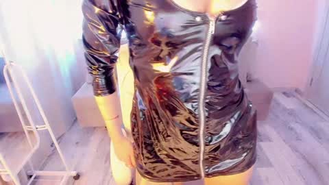 nikki_blondiee online show from 01-09-25, 08:55