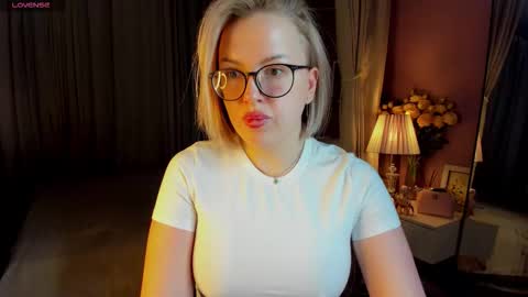 Snapshot of nikki_kai chatting on 01-19-26, 12:58 Nikki online show from 01-19-26, 12:58