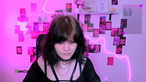 Snapshot of nikki_kiss_ chatting on 04-23-26, 12:29 nikki_kiss_ online show from 04-23-26, 12:29