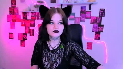 Snapshot of nikki_kiss_ chatting on 05-25-26, 09:15 nikki_kiss_ online show from 05-25-26, 09:15