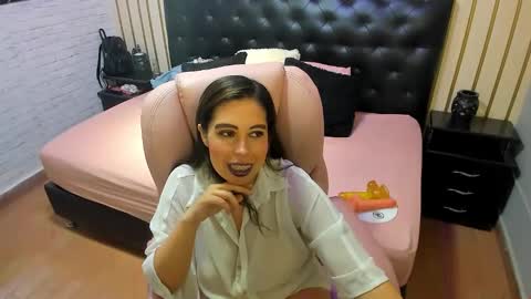 Nikki  online show from 06-05-26, 10:15