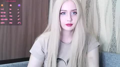 Snapshot of nikki_roseana chatting on 12-19-25, 04:14 Nikki Roseana online show from 12-19-25, 04:14