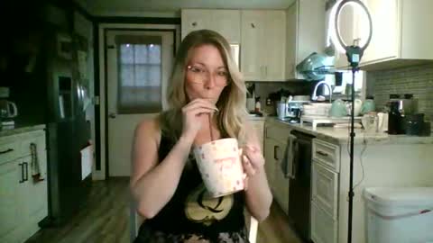 nikkib653466 online show from 04-10-26, 05:28