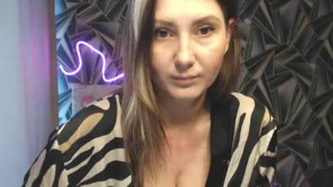 nikkikiss___ online show from 05-20-26, 12:28