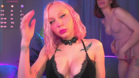 Snapshot of nikkisilk chatting on 02-06-25, 11:43 Stassy Krissy Aria Lina online show from 02-06-25, 11:43