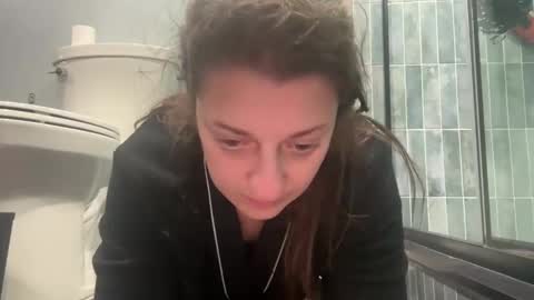 nikkisnow1 online show from 11-26-25, 04:35