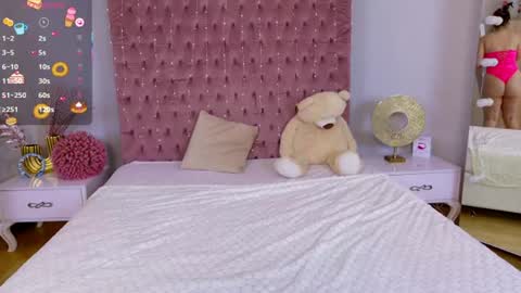 Snapshot of nikkivelvets chatting on 07-13-26, 02:09 NikkiVelvets online show from 07-13-26, 02:09