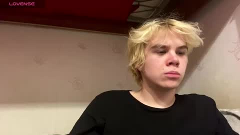 Snapshot of nikolasbucks chatting on 12-18-25, 09:43 nikolasbucks online show from 12-18-25, 09:43