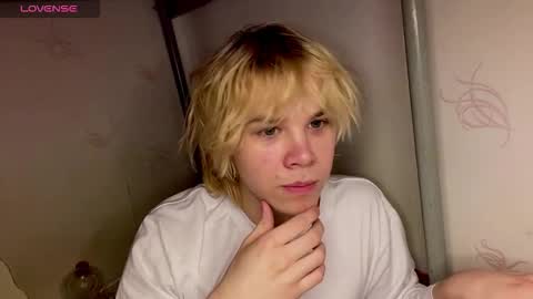 Snapshot of nikolasbucks chatting on 02-17-26, 08:37 nikolasbucks online show from 02-17-26, 08:37