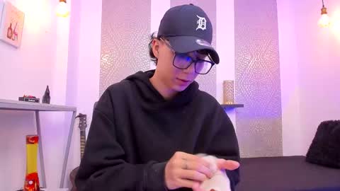    online show from 09-22-25, 04:14