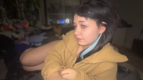 Snapshot of nikoli_naw chatting on 11-29-25, 08:23 nikoli_naw online show from 11-29-25, 08:23