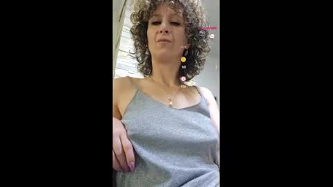 Snapshot of nikpassion123 chatting on 02-16-25, 08:32 nikol online show from 02-16-25, 08:32