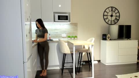 Bella online show from 12-30-24, 08:58