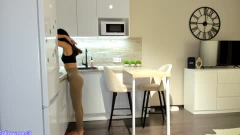 Bella online show from 12-31-24, 12:00