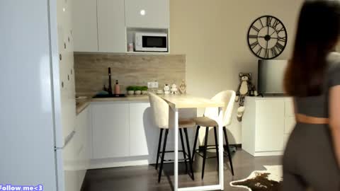 Bella online show from 01-20-25, 11:54