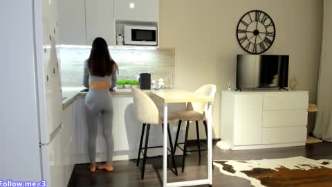 Bella online show from 02-23-25, 04:24