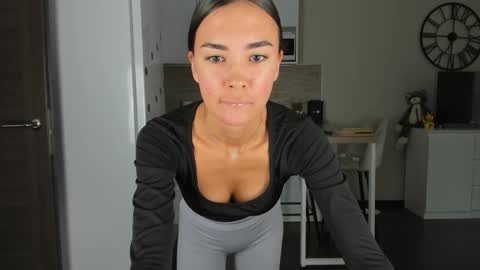 Bella online show from 09-22-25, 02:30